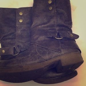 Corky boots used